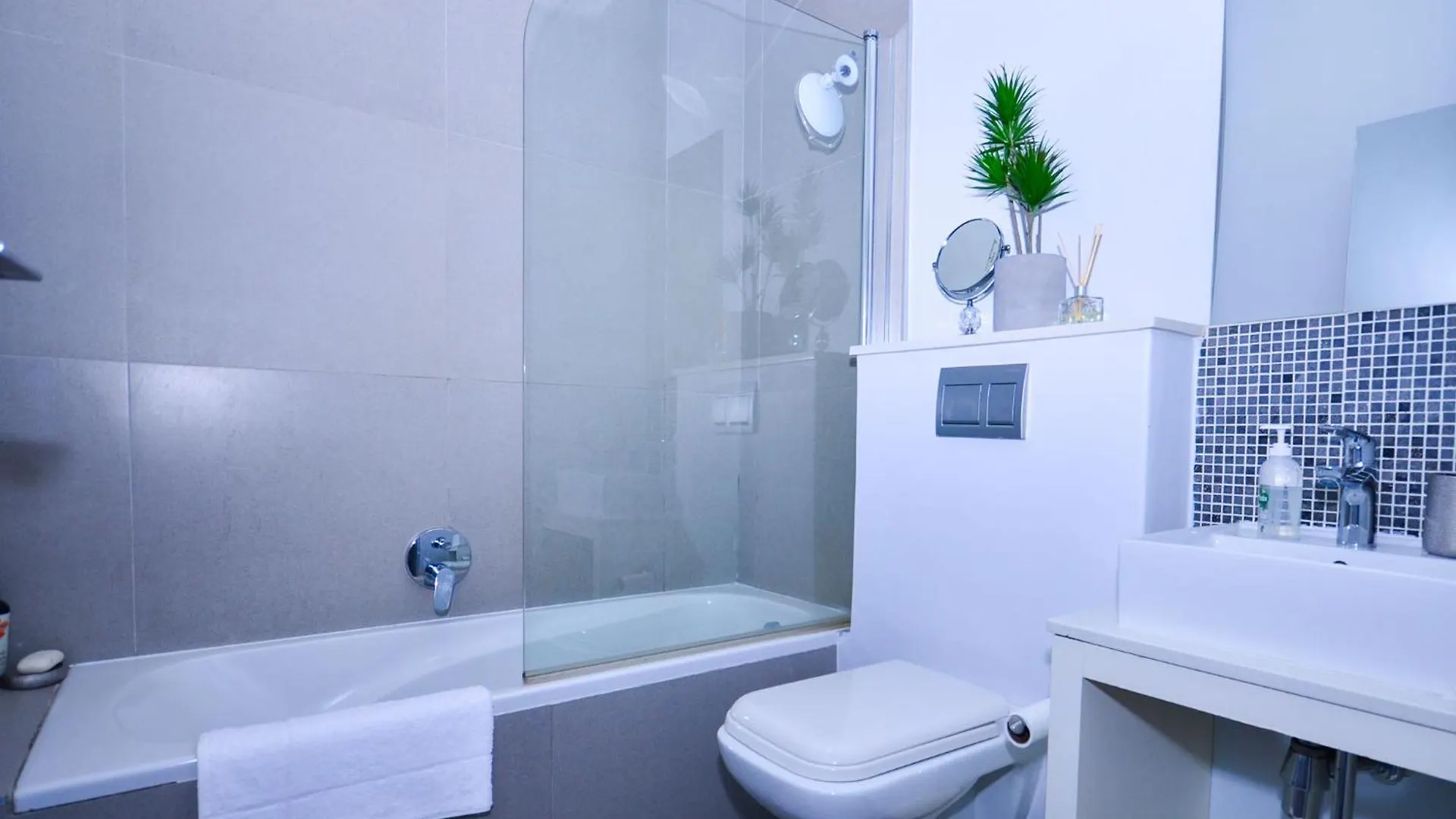 Enjoy Cape Town At Our Green Point Apartment